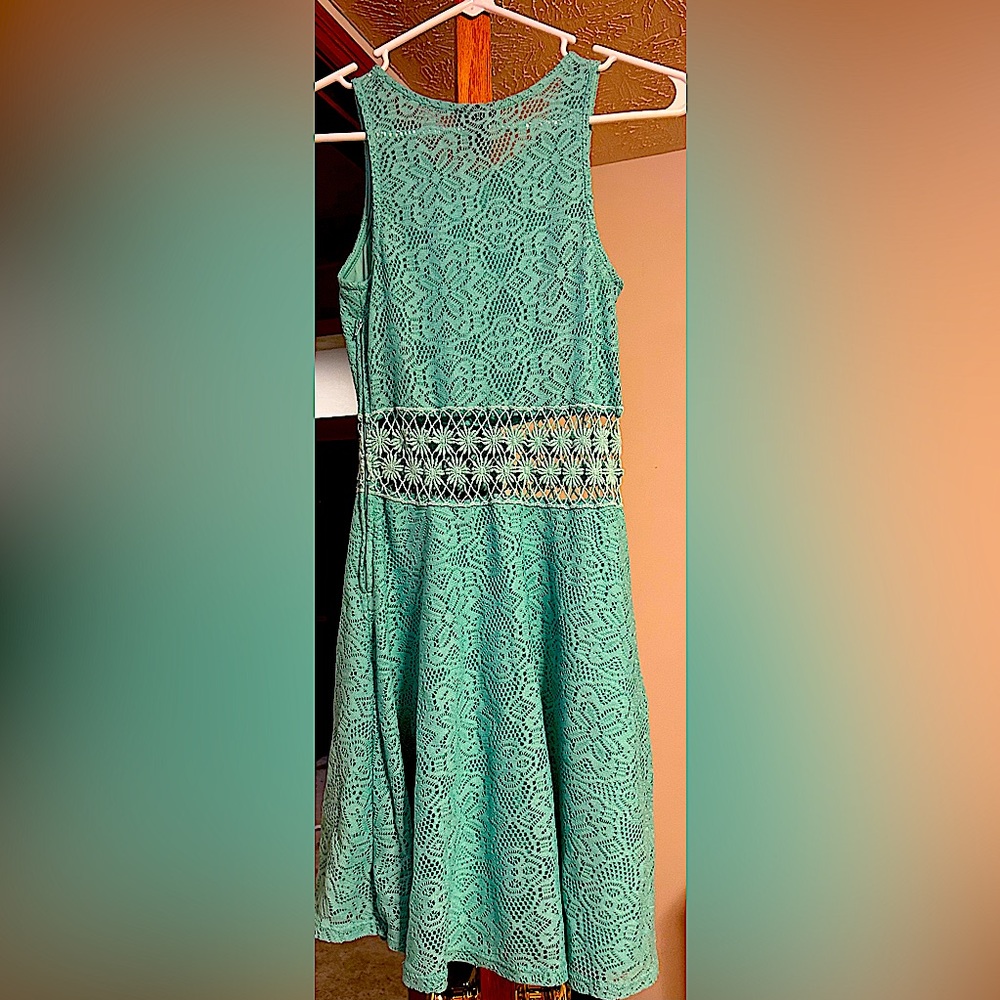 Small Rue21 teal juniors dress. Worn a couple of times but no longer fit.